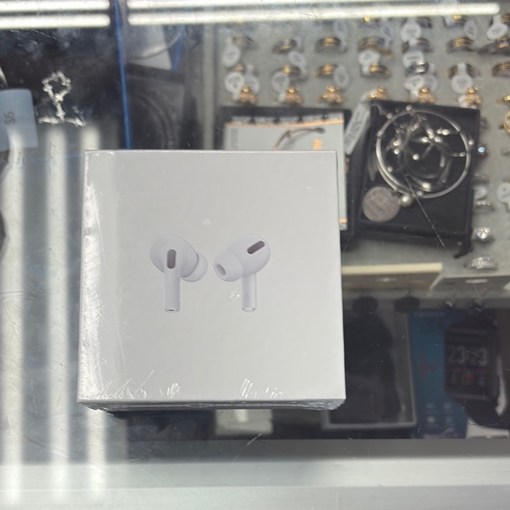 Universal White Earbud Headphones